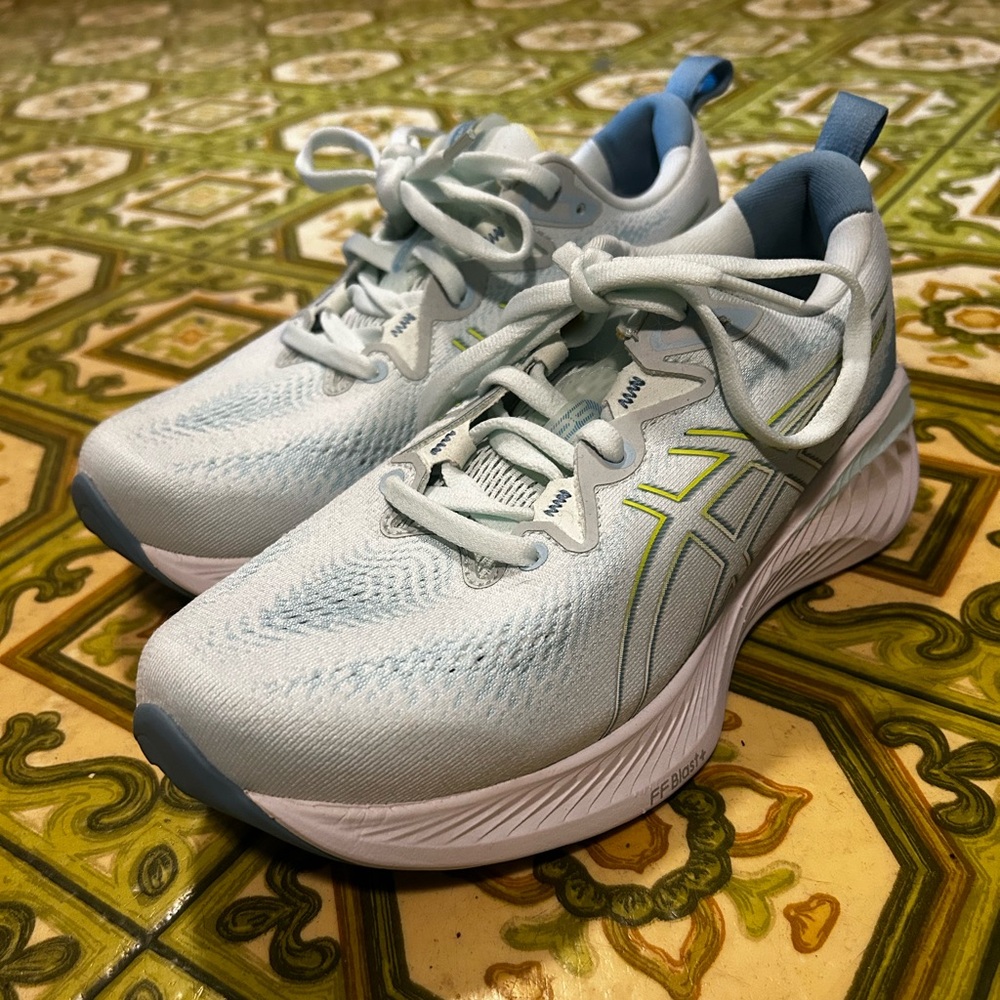 Brand new-asics gel cumulus!